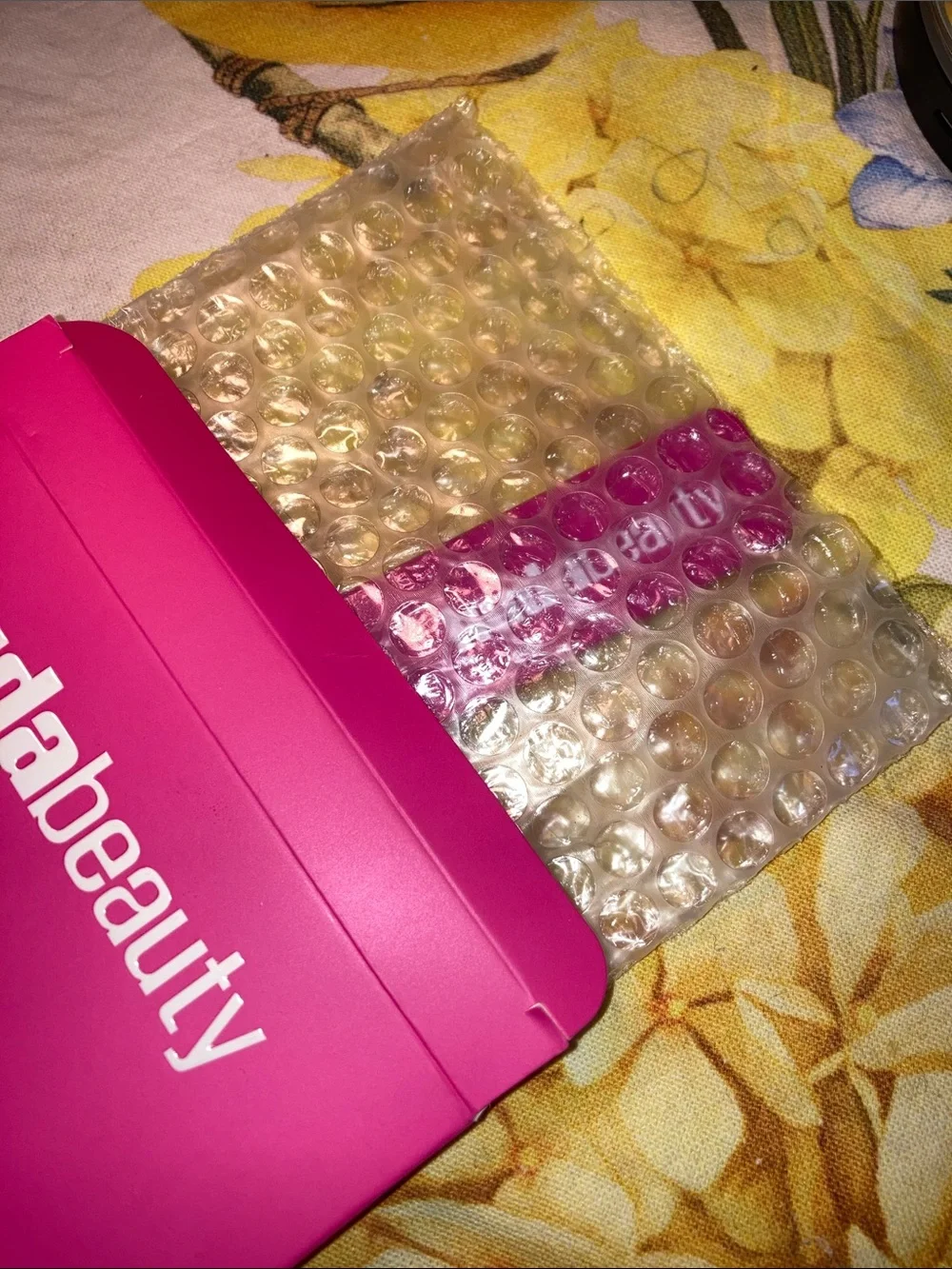 HUDA BEAUTY Handheld Mirror Bright Pink BNIB